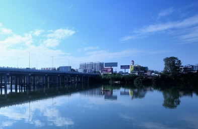 在臨港的機(jī)遇和挑戰(zhàn)中寧波國(guó)際物流怎樣發(fā)展呢？