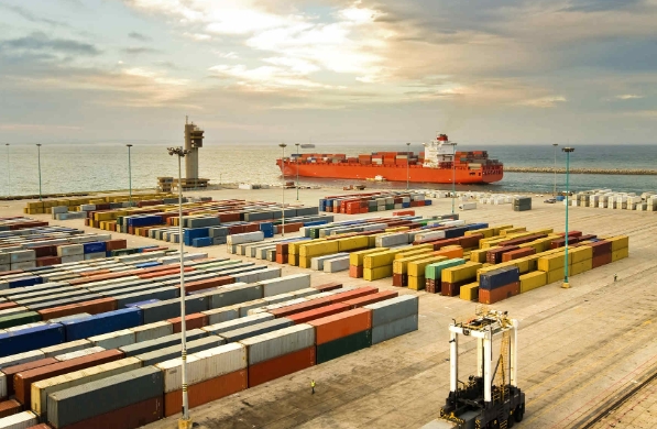 隨著全球經(jīng)濟一體化不斷深化，寧波貨代業(yè)還將面臨更多的機遇和挑戰(zhàn)