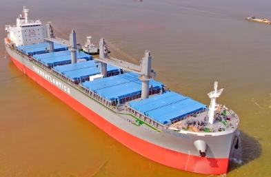 寧波貨運(yùn)公司正在著貨物的流通，成為重塑物流版圖的新引擎