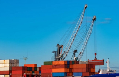 青島貨代公司，這些藍(lán)色引擎馳騁在全球物流的廣闊天地中