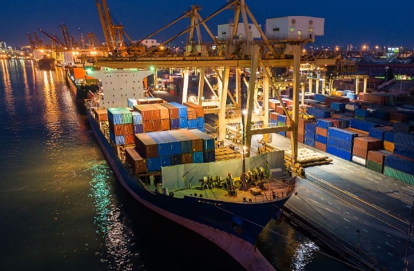 青島貨代成為了連接海陸、促進(jìn)全球貿(mào)易往來(lái)的重要橋梁