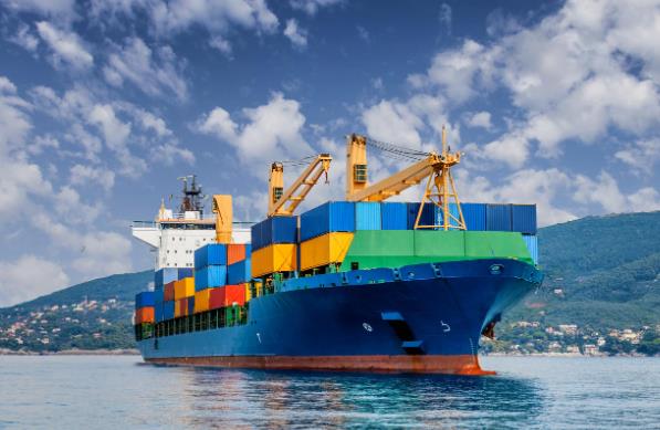 深圳國(guó)際貨運(yùn)業(yè)的迅猛發(fā)展，歸因于深圳優(yōu)越的位置和完善的物流網(wǎng)絡(luò)