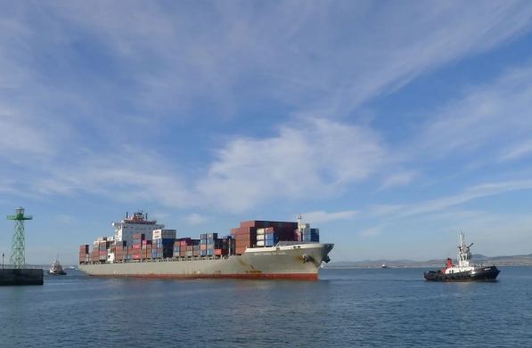 深圳港口作為中國(guó)非常繁忙的港口之一，其貨代業(yè)務(wù)也得到了蓬勃發(fā)展