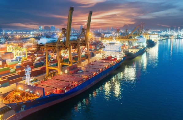 天津貨代如同一座隱形的橋梁，連接著國內(nèi)外市場的商品流通